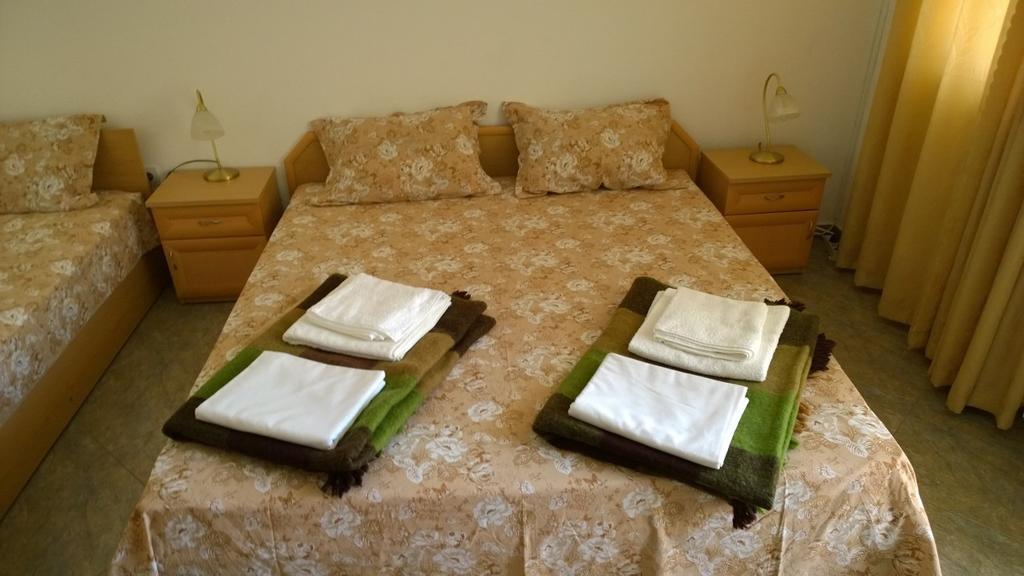 House Of Flowers Hotel Ahtopol Room photo